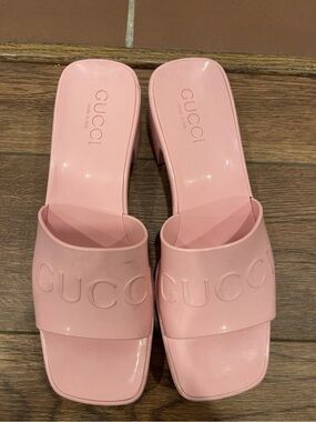 Gucci Pink Rubber Logo Slide Sandals - Women's size 37 PREOWNED